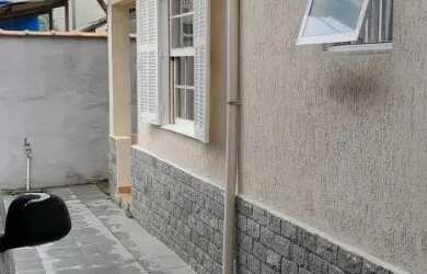 Imagem: A casa possui 2 Dormitórios, 2 Banheiros, 2 Vagas na garagem