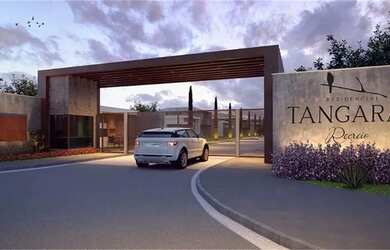 Imagem: A casa em condomínio possui 4 Dormitórios, 5 Banheiros, 2