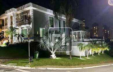 Imagem: A casa em condomínio possui 4 Dormitórios, 5 Banheiros, 4