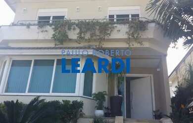 Imagem: A casa em condomínio possui 4 Dormitórios, 5 Banheiros, 5