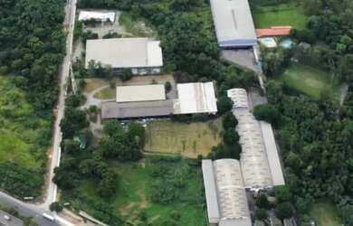 Imagem: O depósito possui 2.235.500m² de Área e está localizado