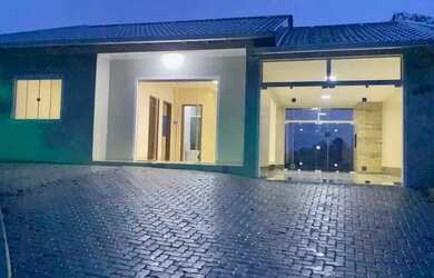 Imagem: A casa possui 2 Dormitórios, 1 Banheiro, 1 Vaga na garagem