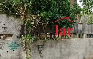 Imagem: O terreno possui 7.000m² de Área e está localizado em Tanque