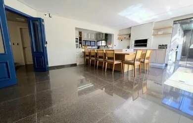 Imagem 8: Ampla casa 4 suítes APENAS 500m da Praça do Congresso centro de criciúma...