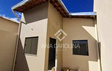 Imagem: A casa possui 2 Dormitórios, 1 Banheiro, 1 Vaga na garagem