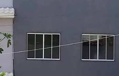 Imagem: A casa possui 2 Dormitórios, Acomodam 7 pessoas, 1 Vaga na