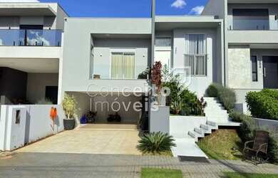 Imagem: A casa em condomínio possui 3 Dormitórios, 2 Banheiros, 4