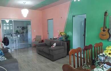 Imagem: A casa possui 3 Dormitórios, 4 Banheiros e 3 Vagas na garagem