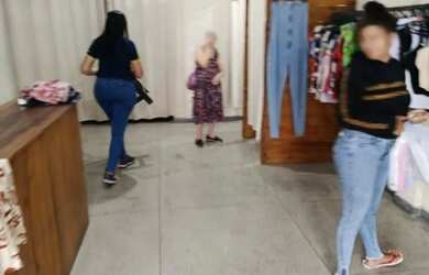 Imagem 3: Loja de roupas montada bairro. Laranjeiras Betim rua principal