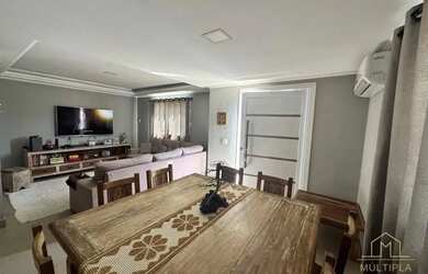 Imagem: A casa possui 4 Dormitórios, 3 Banheiros, 2 Vagas na garagem