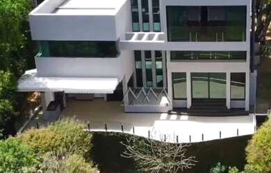 Imagem: A casa em condomínio possui 5 Dormitórios, 5 Banheiros, 4