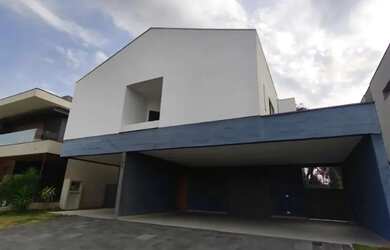 Imagem: A casa em condomínio possui 4 Dormitórios, 5 Banheiros, 5