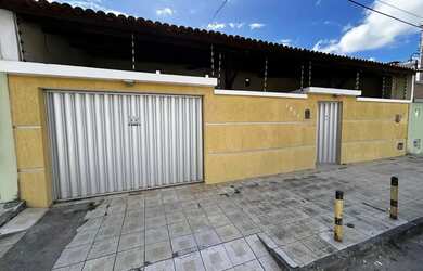 Imagem: A casa possui 5 Dormitórios, 5 Banheiros, 3 Vagas na garagem