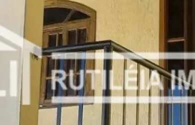 Imagem: A casa possui 2 Dormitórios, 2 Banheiros, 1 Vaga na garagem