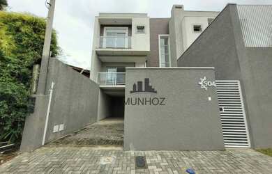 Imagem: A casa possui 3 Dormitórios, 2 Banheiros, 2 Vagas na garagem