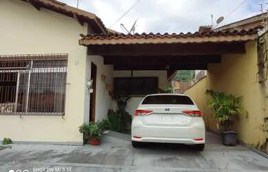 Imagem: A casa possui 5 Dormitórios, 2 Banheiros, 4 Vagas na garagem