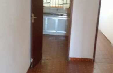 Imagem: A casa possui 3 Dormitórios, 1 Banheiro, 5 Vagas na garagem