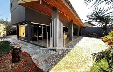 Imagem: A casa possui 5 Dormitórios, 5 Banheiros, 5 Vagas na garagem