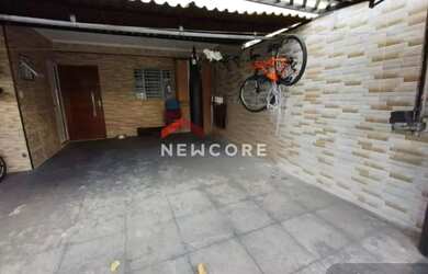 Imagem: A casa possui 4 Dormitórios, 3 Banheiros, 2 Vagas na garagem