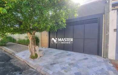 Imagem: A casa possui 2 Dormitórios, 3 Banheiros, 2 Vagas na garagem