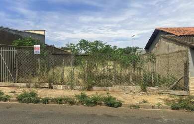 Imagem: O terreno possui 300m² de Área e está localizado em Laranjeiras