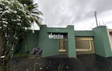 Imagem: A casa possui 3 Dormitórios, 3 Banheiros, 3 Vagas na garagem