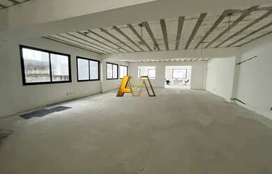 Imagem: O depósito possui 5 Vagas na garagem, 1080m² de Área e Imóvel