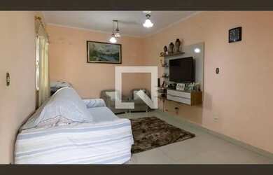 Imagem: A casa possui 4 Dormitórios, 4 Banheiros, 3 Vagas na garagem