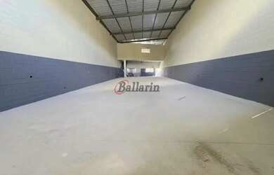 Imagem: O depósito possui 4 Vagas na garagem, 403m² de Área e está