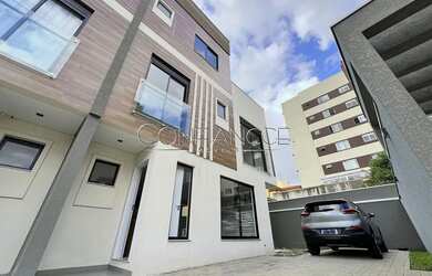 Imagem: A casa em condomínio possui 4 Dormitórios, 4 Banheiros, 3