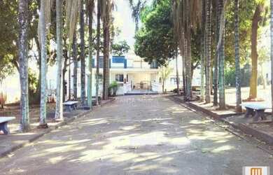 Imagem: O depósito possui 5 Vagas na garagem, 843m² de Área e está