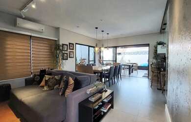 Imagem: A casa possui 3 Dormitórios, 4 Banheiros, 4 Vagas na garagem