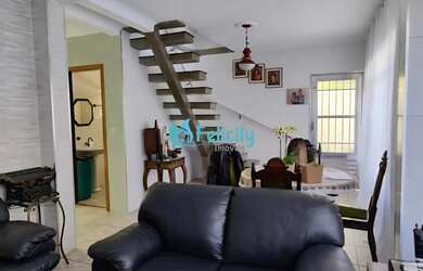 Imagem: A casa possui 3 Dormitórios, 3 Banheiros, 4 Vagas na garagem