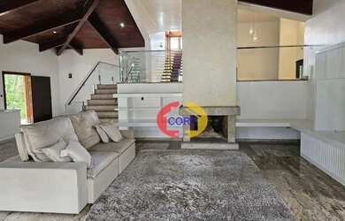 Imagem: A casa em condomínio possui 4 Dormitórios, 4 Banheiros, 5