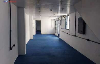 Imagem: O depósito possui 2 Vagas na garagem, 250m² de Área e está