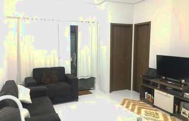 Imagem: A casa possui 2 Dormitórios, 2 Banheiros, 1 Vaga na garagem