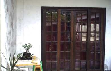 Imagem: A casa possui 3 Dormitórios, 2 Banheiros, 1 Vaga na garagem