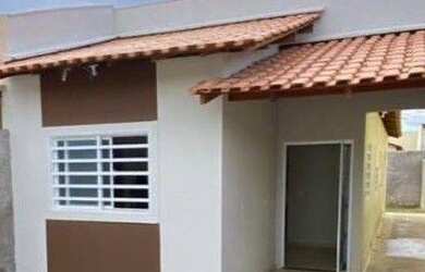 Imagem: A casa possui 2 Dormitórios e 2 Banheiros e está localizado