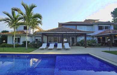 Imagem 9: Casa contemporânea no meio de reserva ecológica