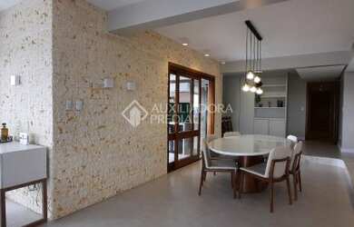 Imagem: O apartamento possui 3 Dormitórios, 1 Banheiro, 4 Vagas na