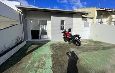 Imagem: A casa em condomínio possui 2 Dormitórios, 2 Banheiros, 2