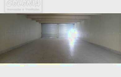 Imagem: O depósito possui 4 Vagas na garagem, 300m² de Área e está