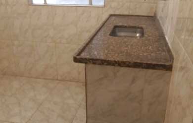 Imagem: A casa possui 1 Dormitório, 1 Banheiro, 1 Vaga na garagem e