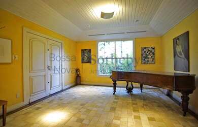 Imagem 5: Casa com piscina e quadra poliesportiva