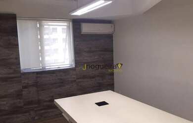 Imagem: O depósito possui 4 Vagas na garagem, 164m² de Área e está