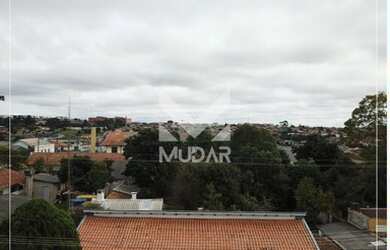 Imagem: A casa possui 3 Dormitórios, 1 Banheiro, 2 Vagas na garagem