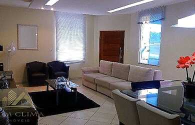 Imagem: A casa possui 3 Dormitórios, 3 Banheiros, 2 Vagas na garagem