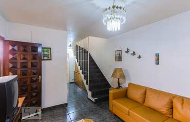 Imagem: A casa possui 2 Dormitórios, 3 Banheiros, 2 Vagas na garagem