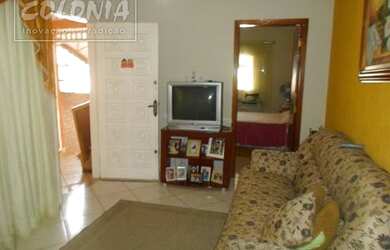 Imagem: A casa possui 3 Dormitórios, 2 Banheiros, 3 Vagas na garagem