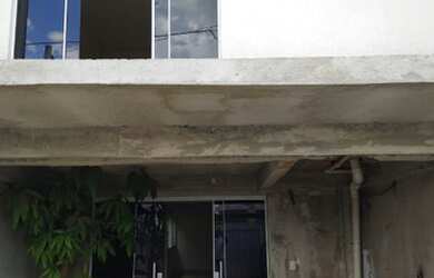 Imagem: A casa possui 4 Dormitórios, 3 Banheiros, 2 Vagas na garagem